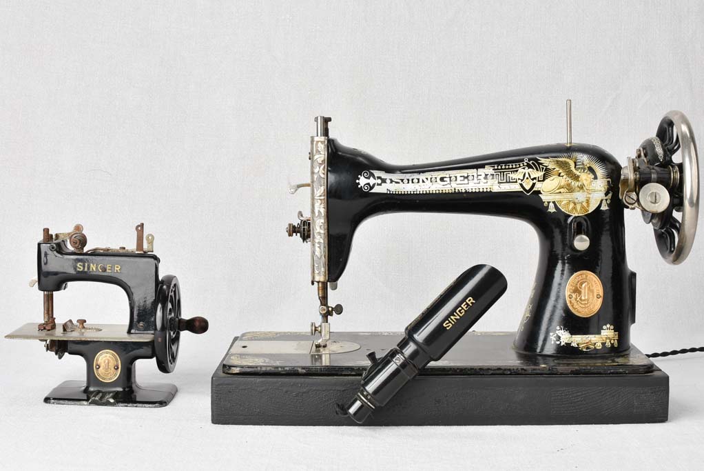 Rare antique Singer sewing machine toy - miniature 6¾"