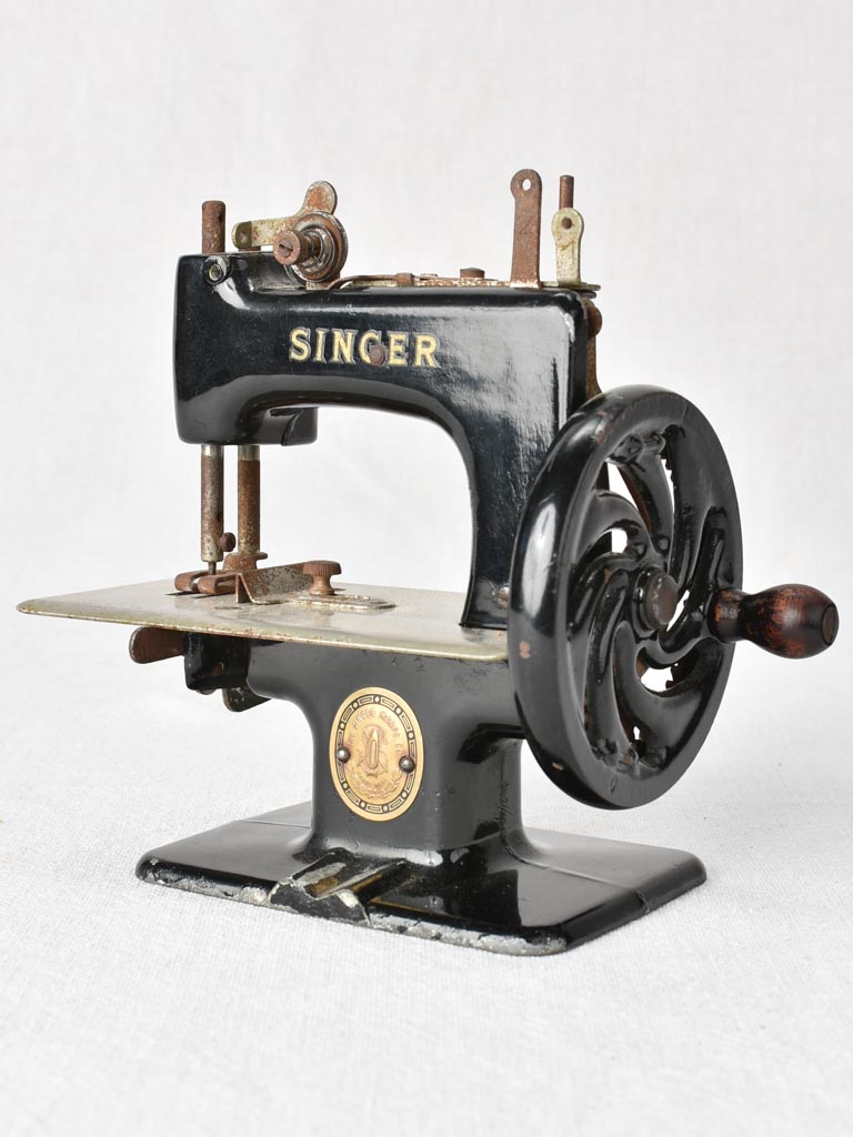 Rare antique Singer sewing machine toy - miniature 6¾"