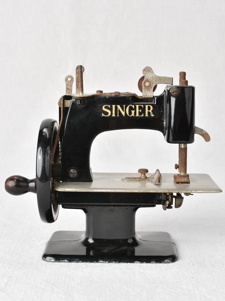 Rare antique Singer sewing machine toy - miniature 6¾"