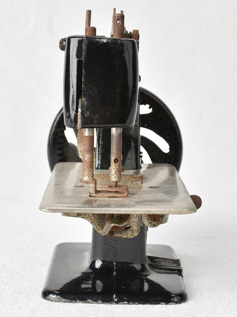Rare antique Singer sewing machine toy - miniature 6¾"