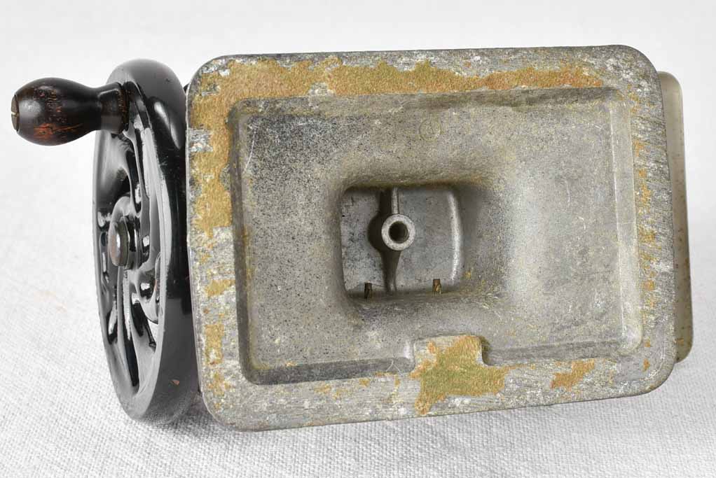 Rare antique Singer sewing machine toy - miniature 6¾"