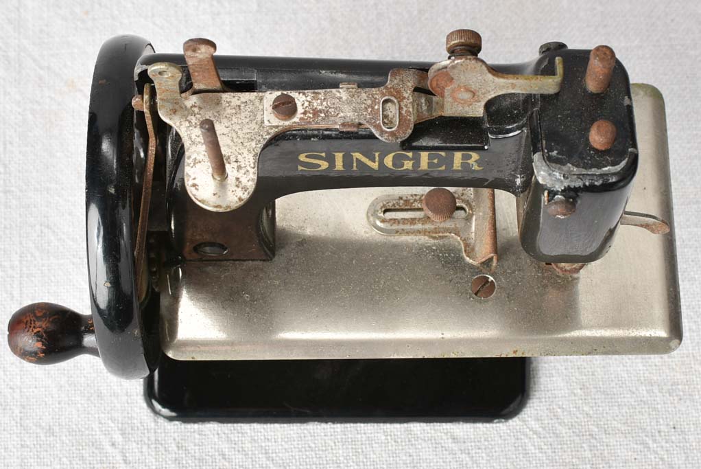 Rare antique Singer sewing machine toy - miniature 6¾"