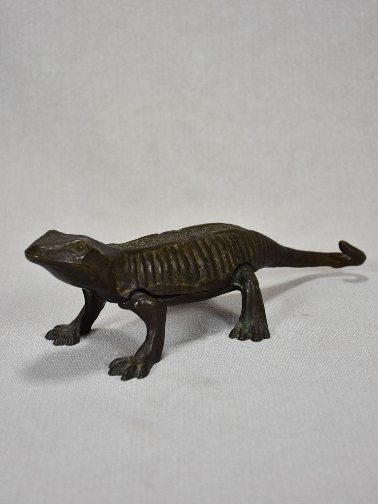 19th Century pharmacist's cork mold "mâche bouchon" - cast iron lizard