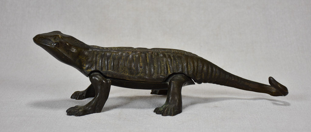 19th Century pharmacist's cork mold "mâche bouchon" - cast iron lizard