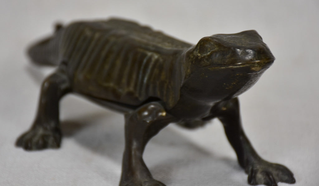 19th Century pharmacist's cork mold "mâche bouchon" - cast iron lizard