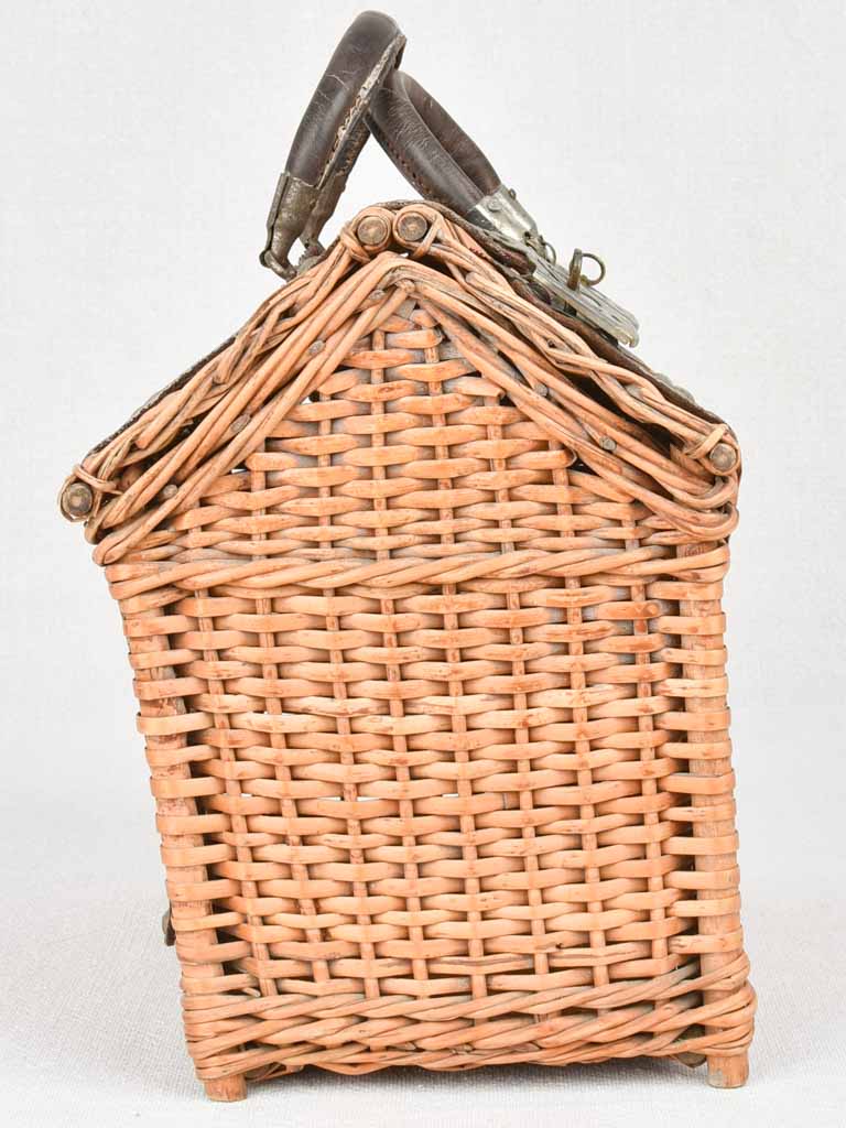 Small school lunch wicker basket - peaked