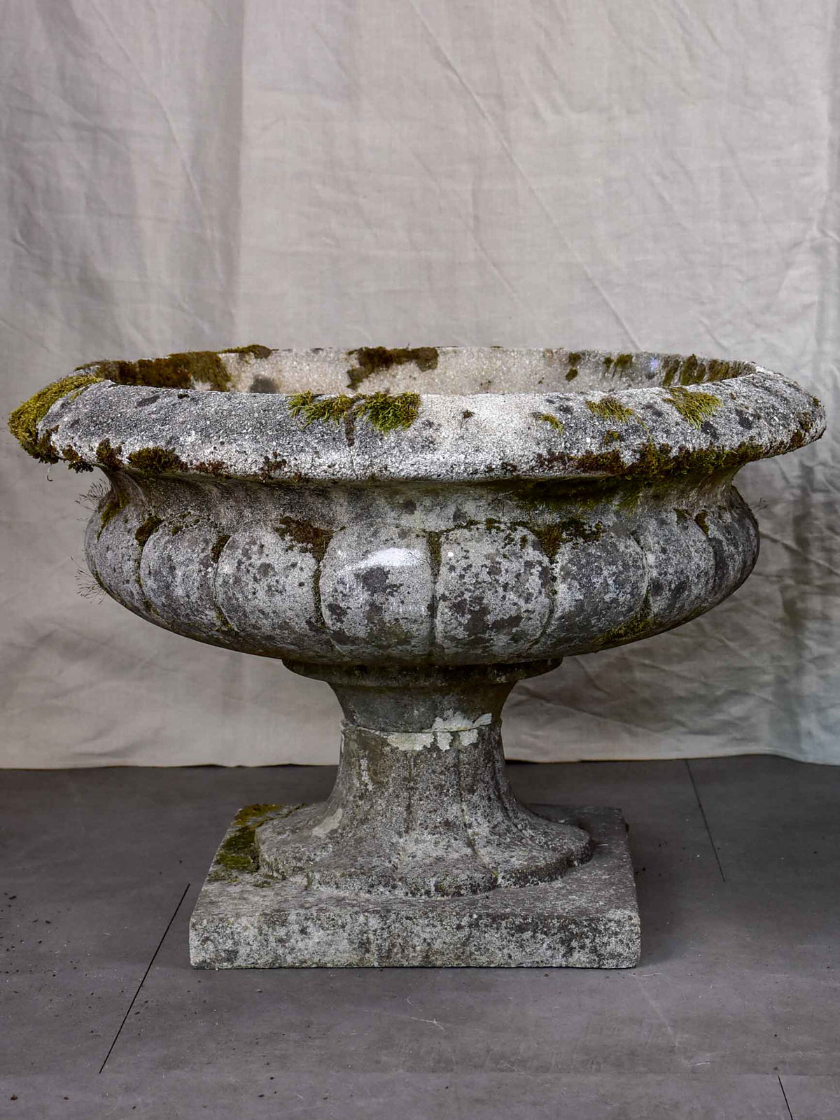 Pair of very large vintage garden planters - Medici form