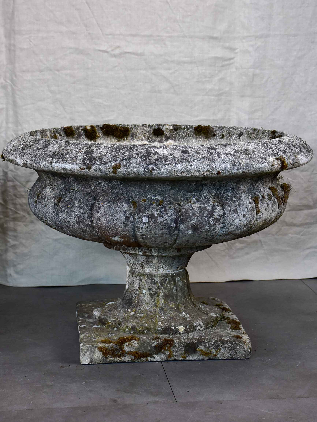 Pair of very large vintage garden planters - Medici form