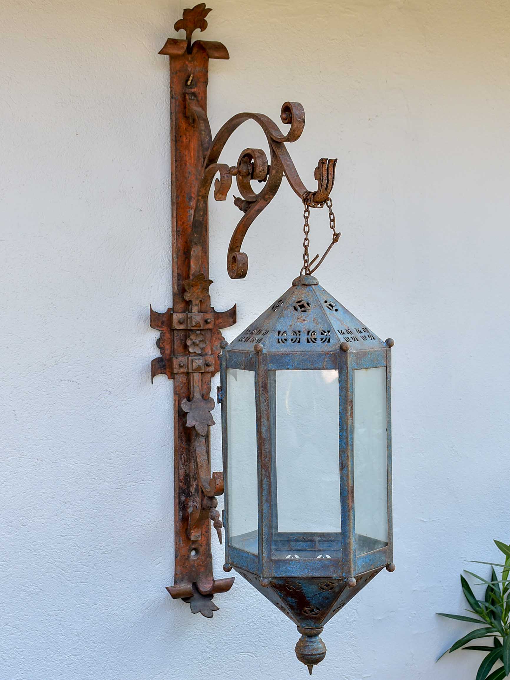 Old New Orleans Lantern – Wall Bracket