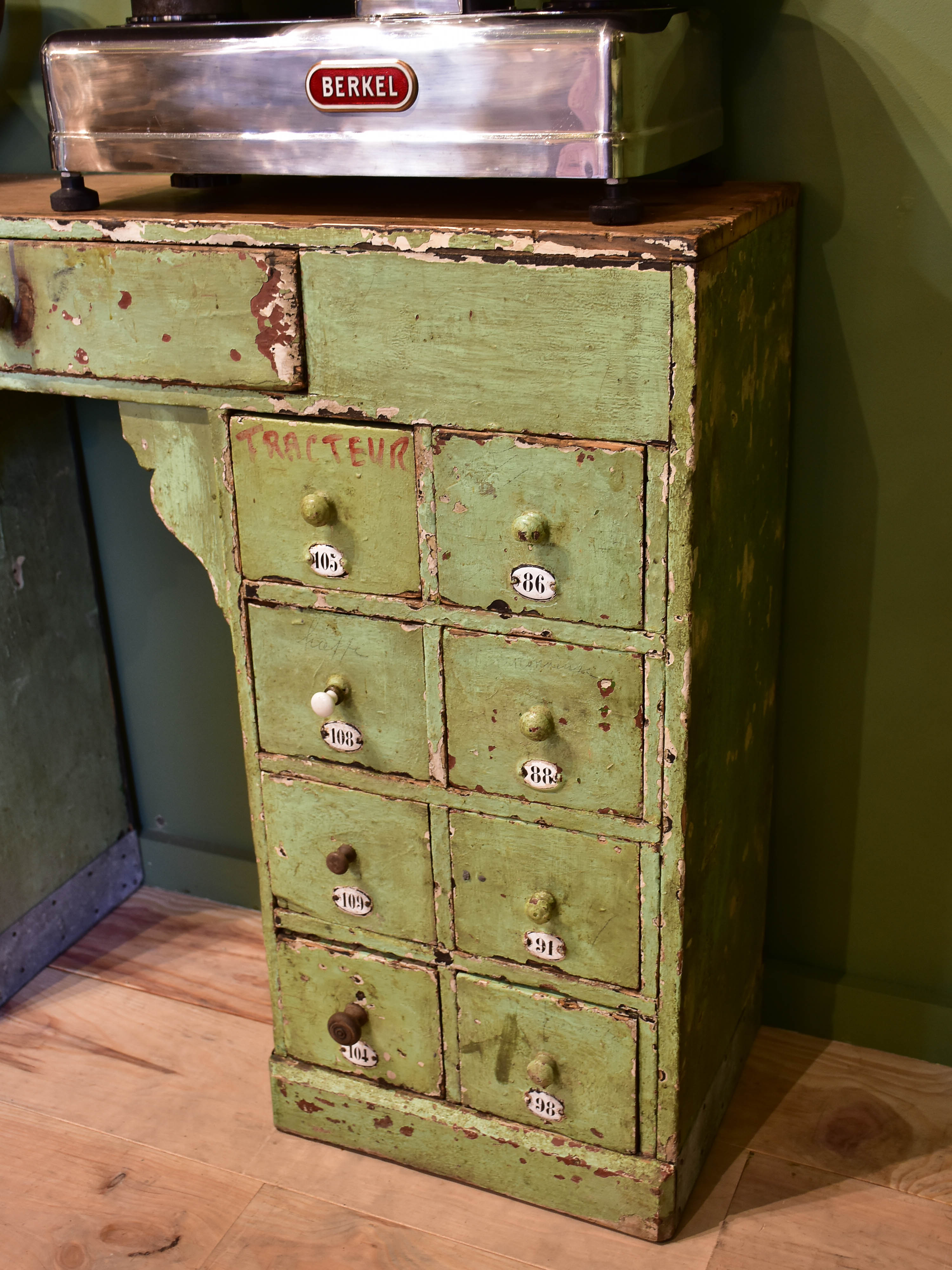 Set of small merchant's drawers with green patina