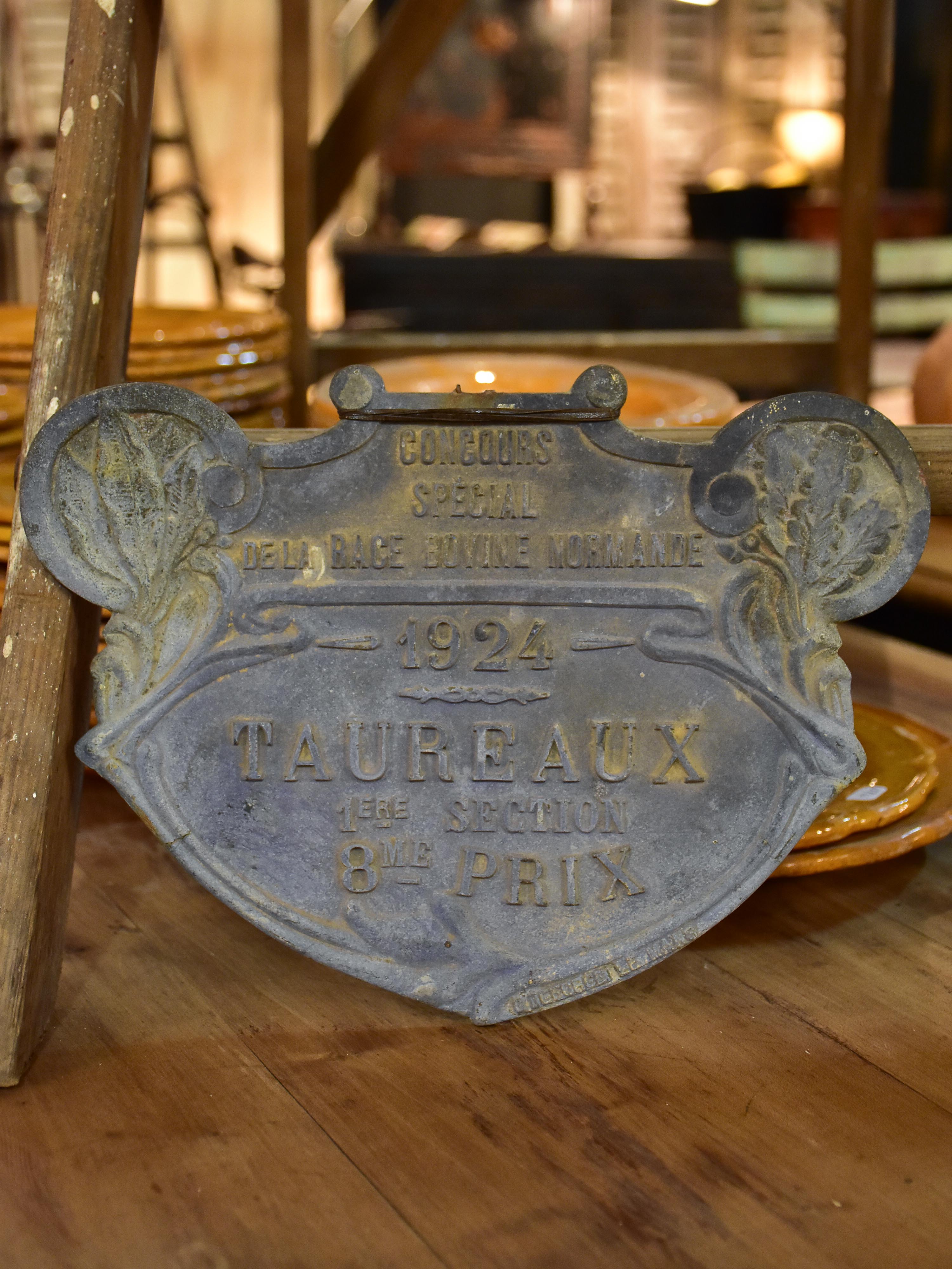 Antique French prize for a bull - 1924