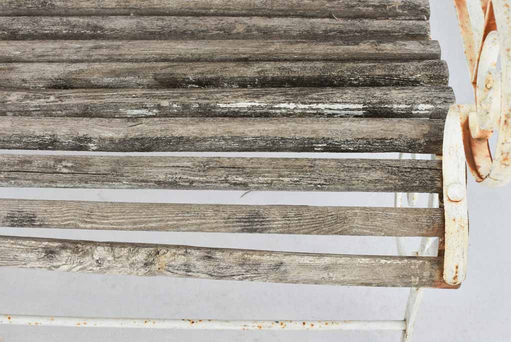 Shabby-chic Vichy slatted outdoor seating