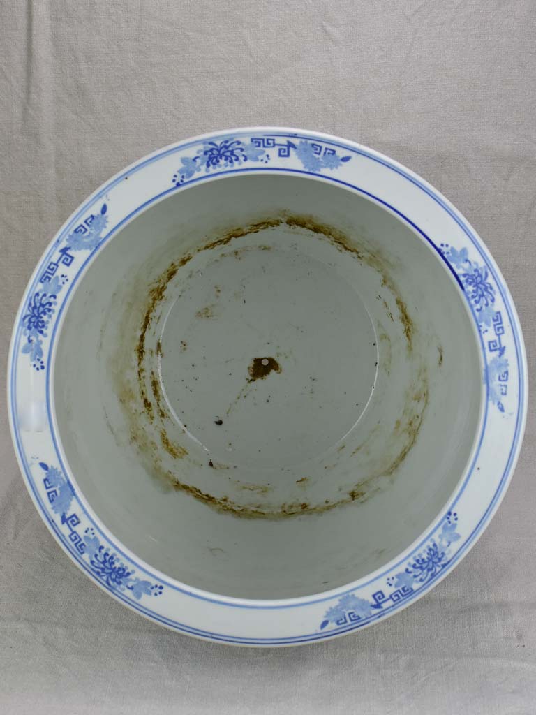 Mid-century blue and white Chinoiserie flower pot 14¼"