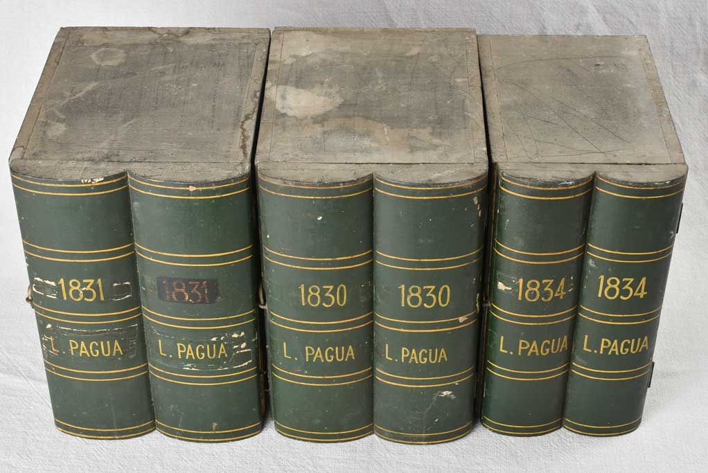 Retro 1830s L Pagua Faux Books