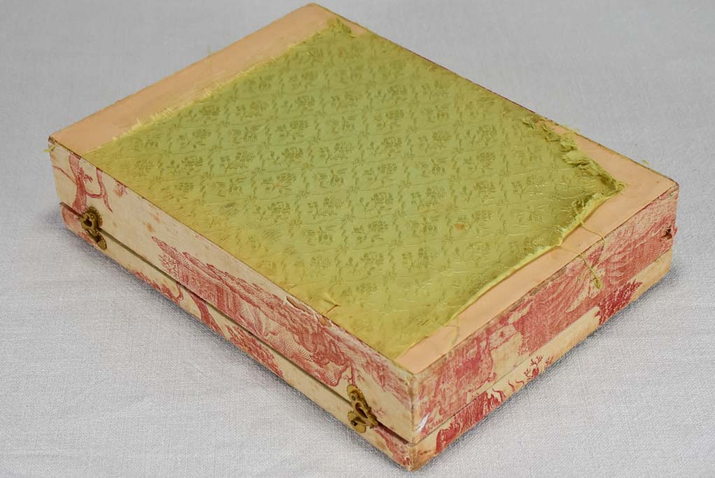 Small 19th-century French jewelry and letter box covered in toile de jouy