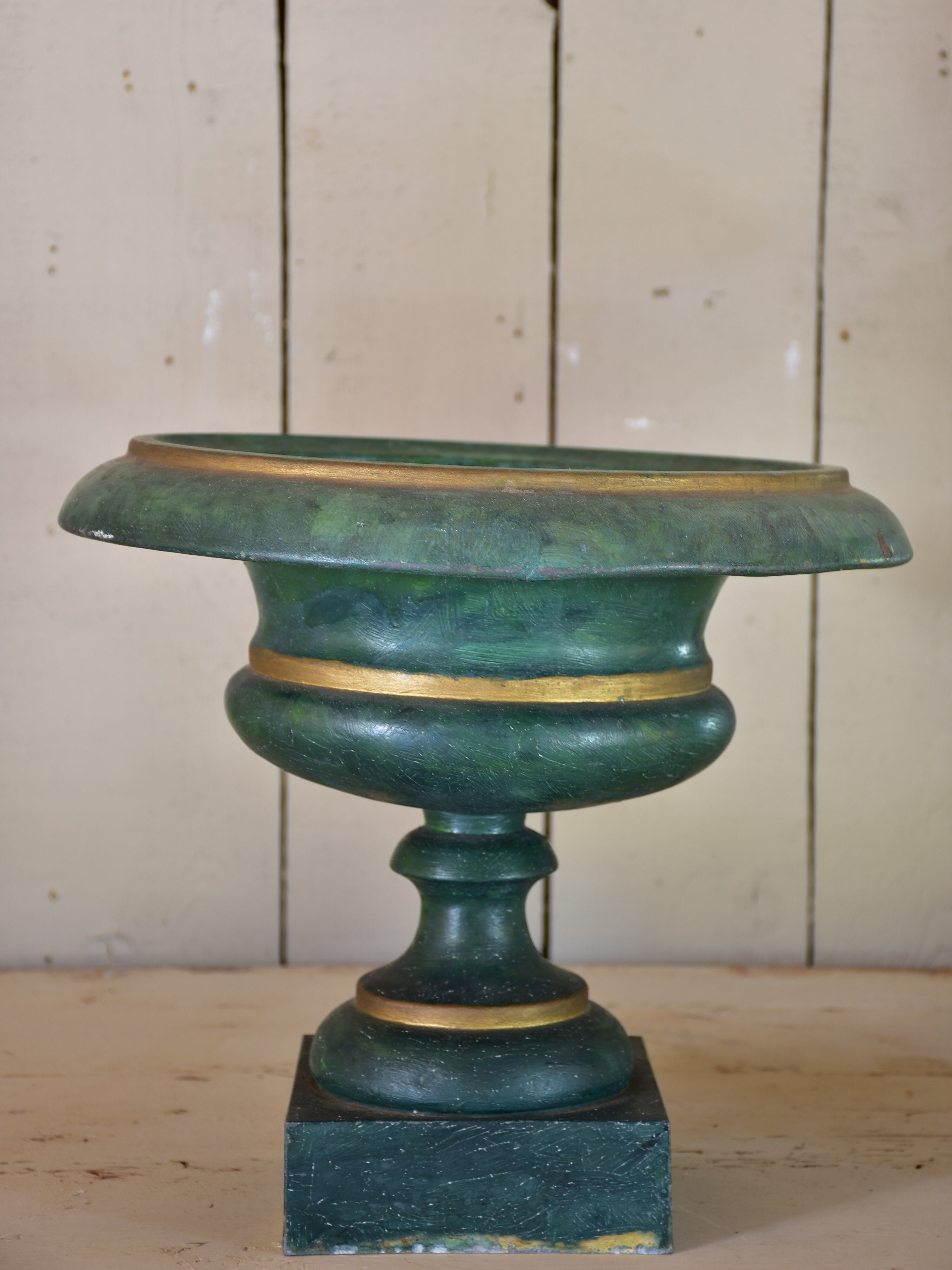 Medici urns, green zinc, 19th-century (two)