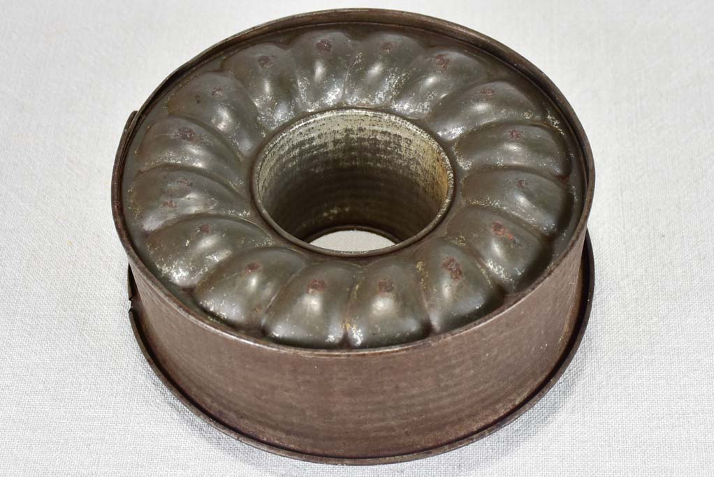 Decorative 19th-century kitchen display item