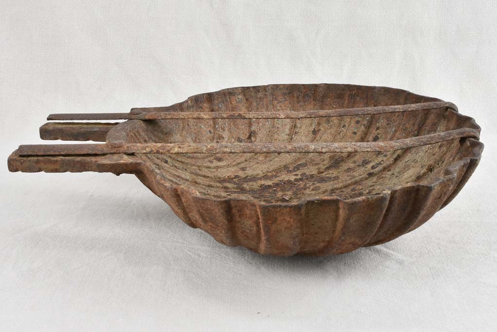 Shell shaped cast iron fountain element 20¾"