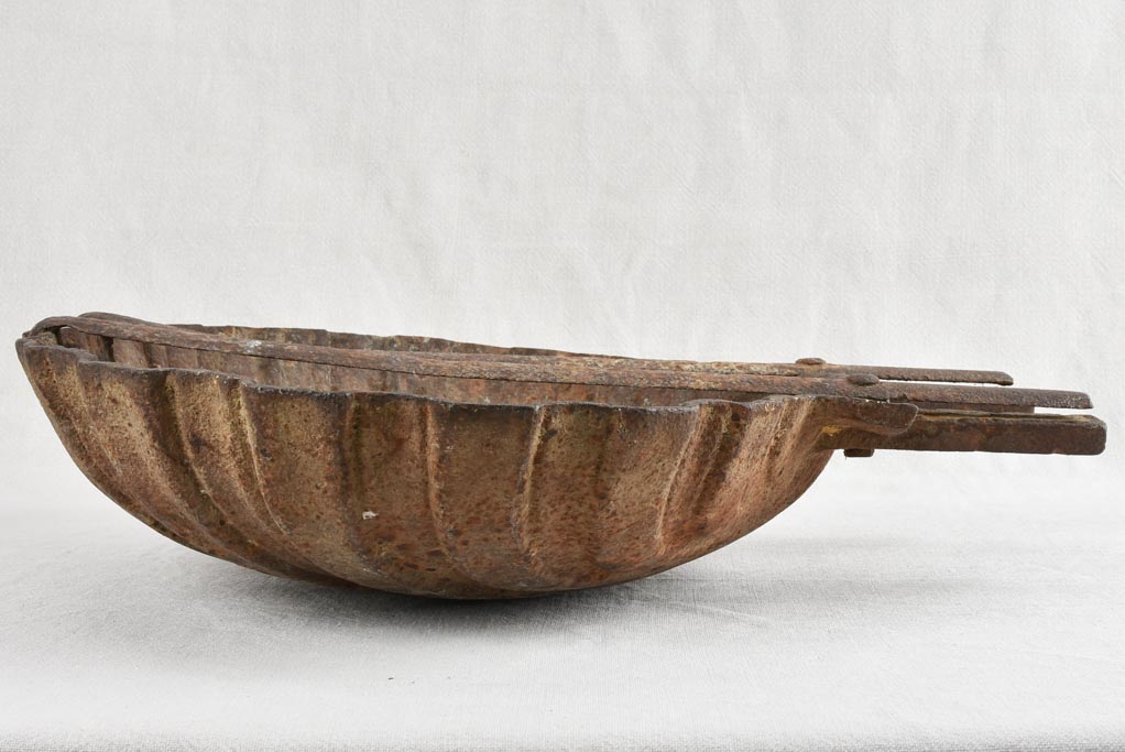 Shell shaped cast iron fountain element 20¾"