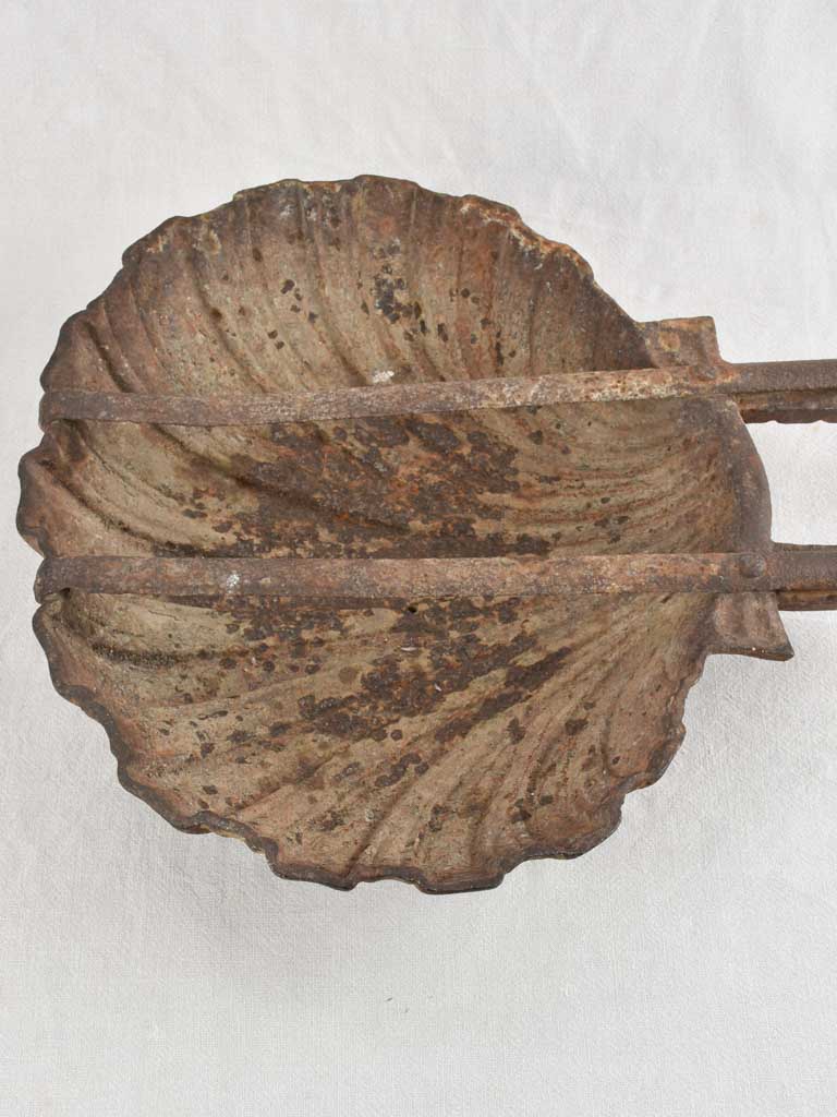 Shell shaped cast iron fountain element 20¾"