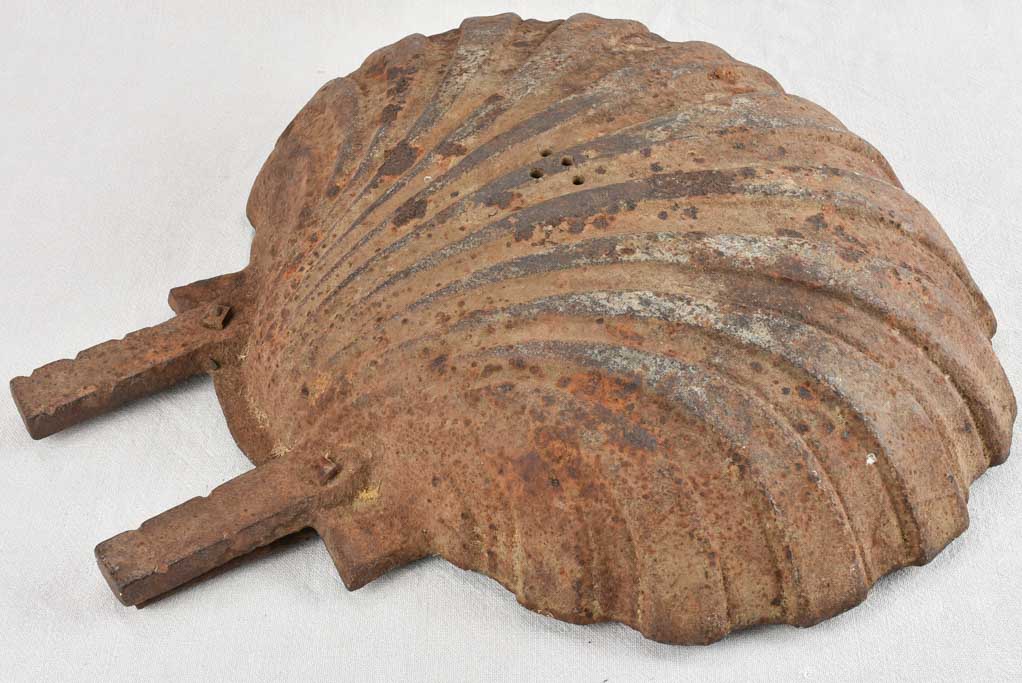 Shell shaped cast iron fountain element 20¾"