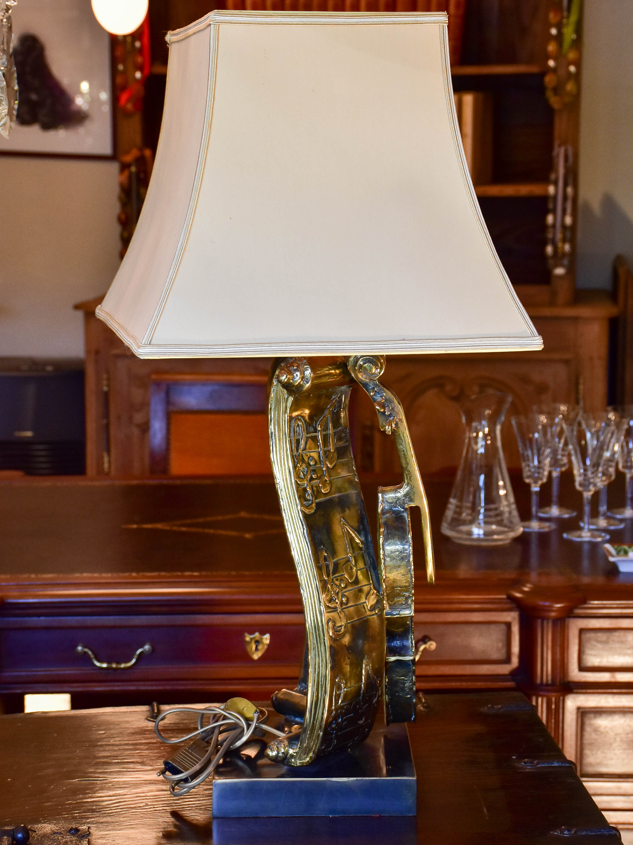 Signed vintage violin table lamp with bronze stand
