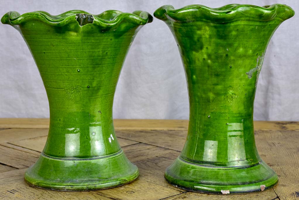 Pair of vintage florist vases with green glaze and rippled neck - Ravel