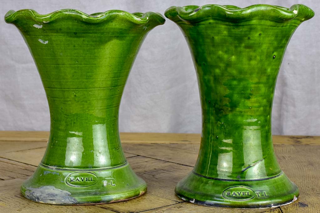 Pair of vintage florist vases with green glaze and rippled neck - Ravel