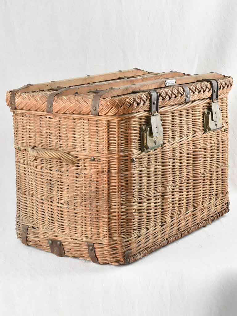 Vintage French wicker chest - Malle Moderne