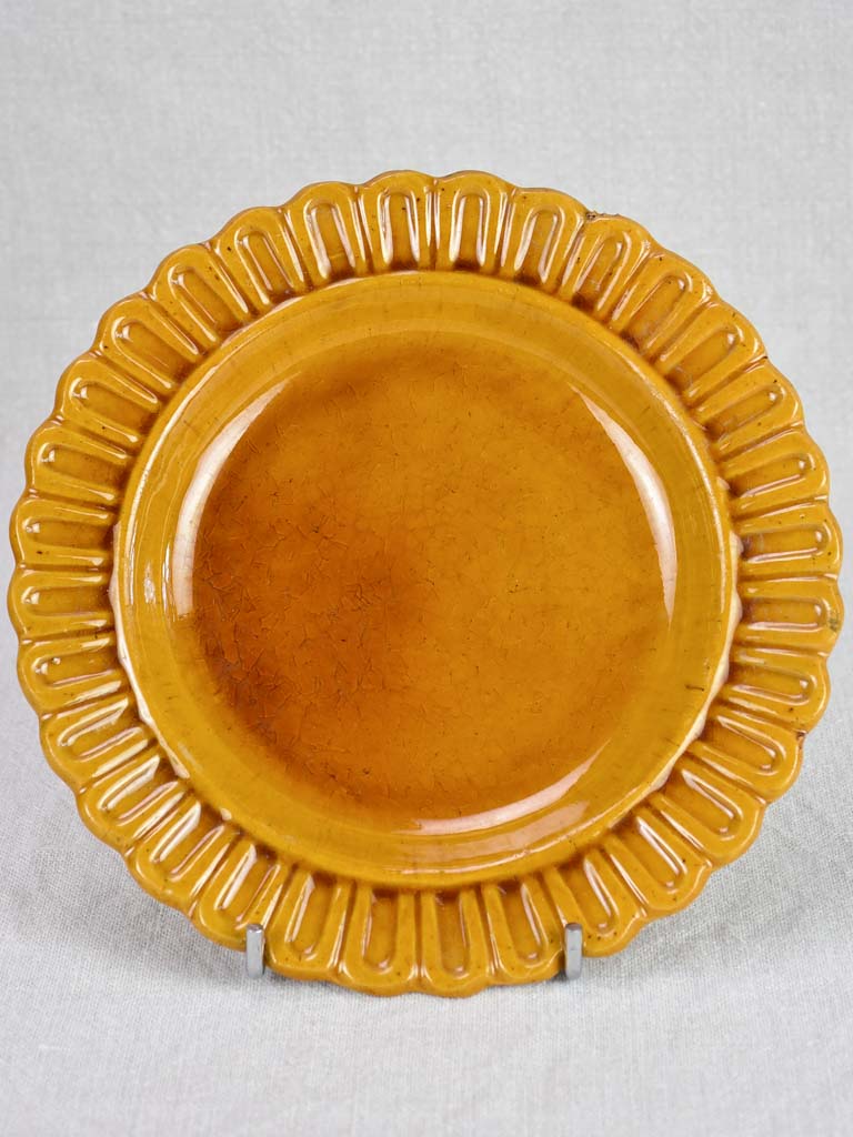 Six pretty plates with ocher glaze - Ravel de croix Aubagne 1960 9½"