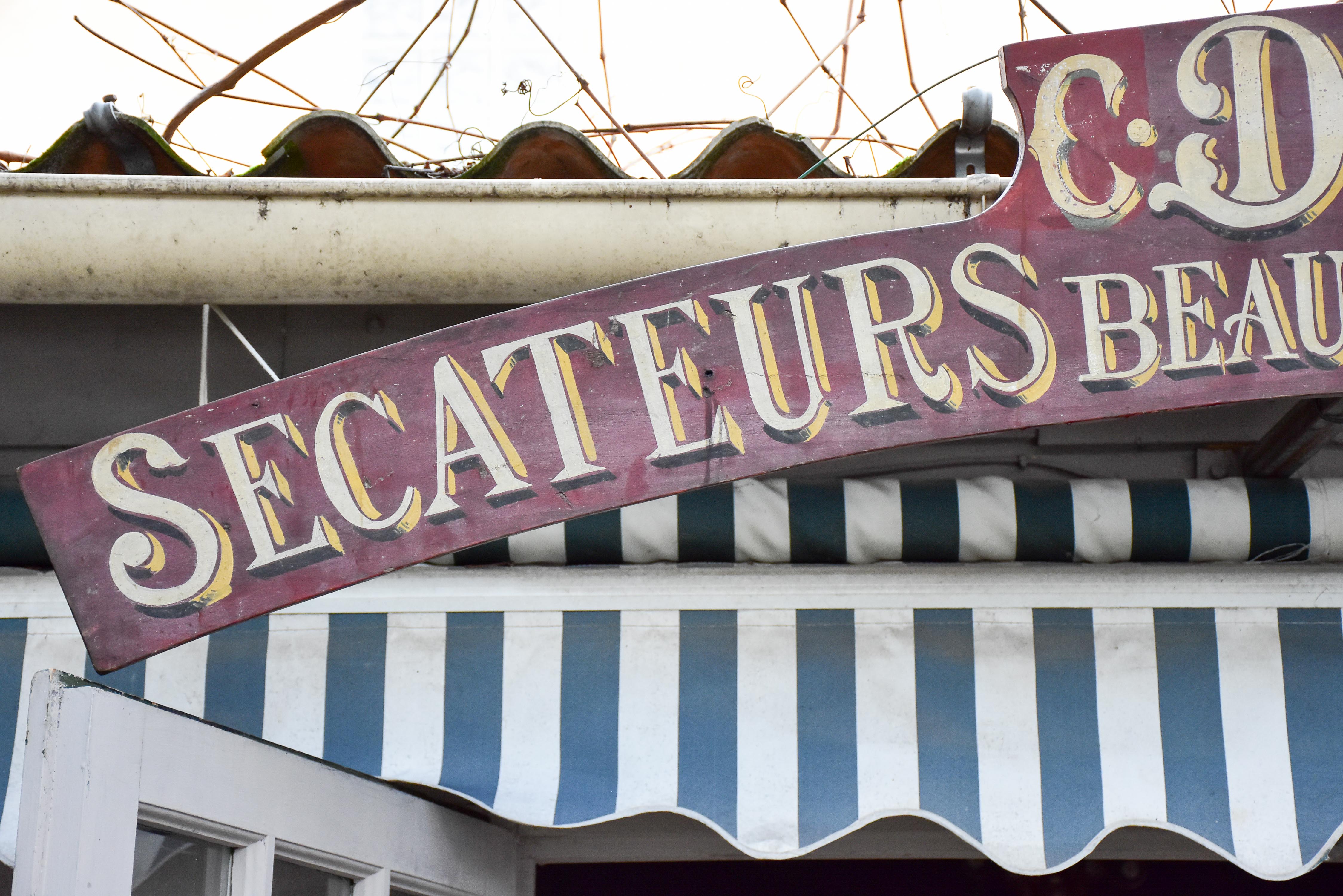 Vintage French sign from a shop - secateurs