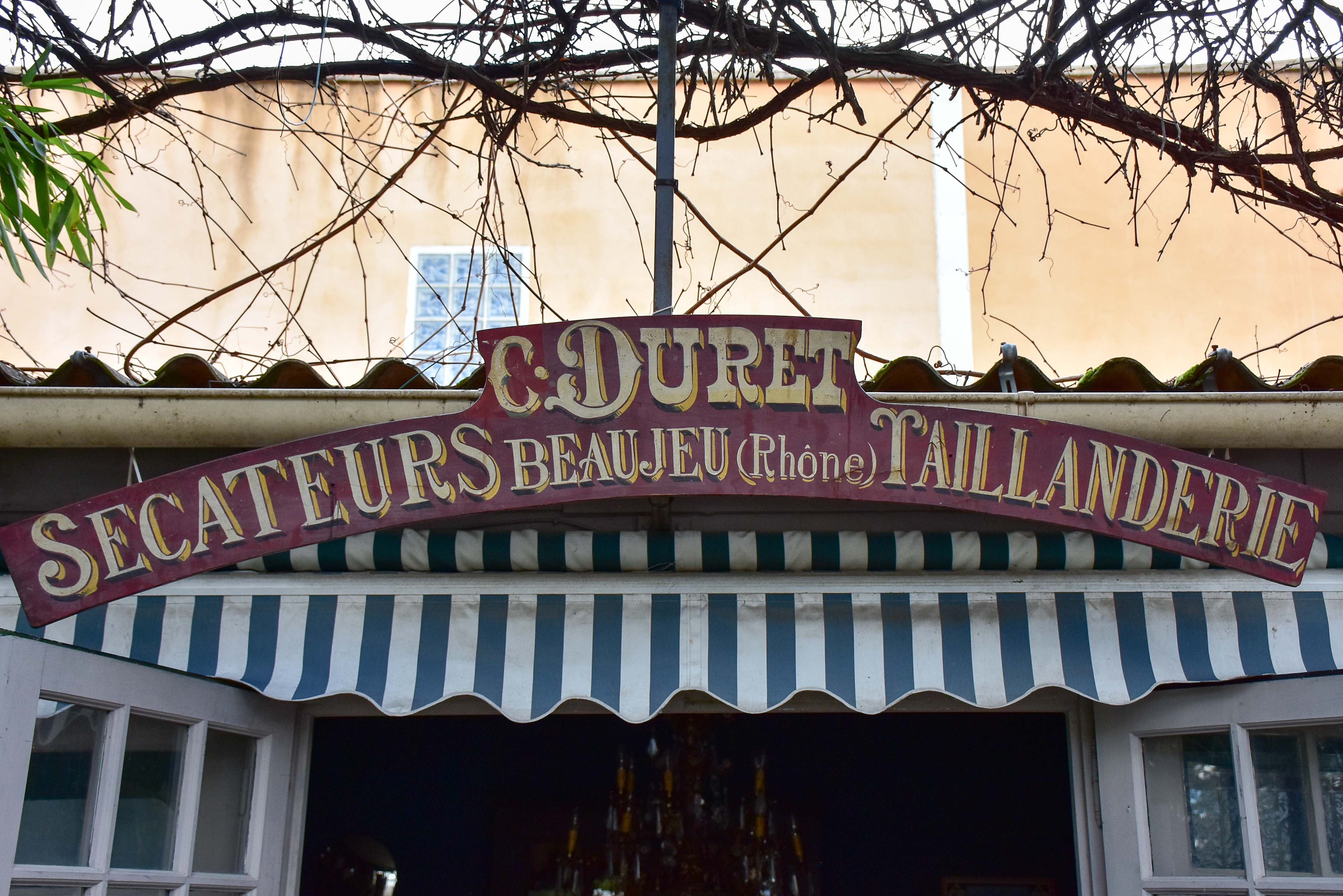 Vintage French sign from a shop - secateurs
