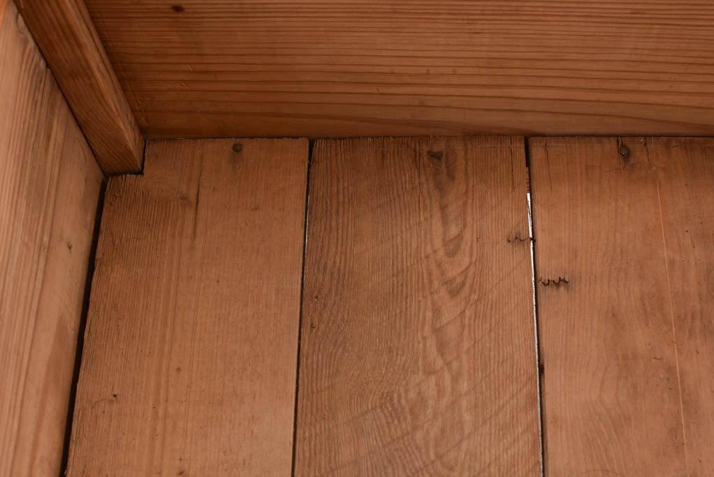 Early 20th-century pine doll bed