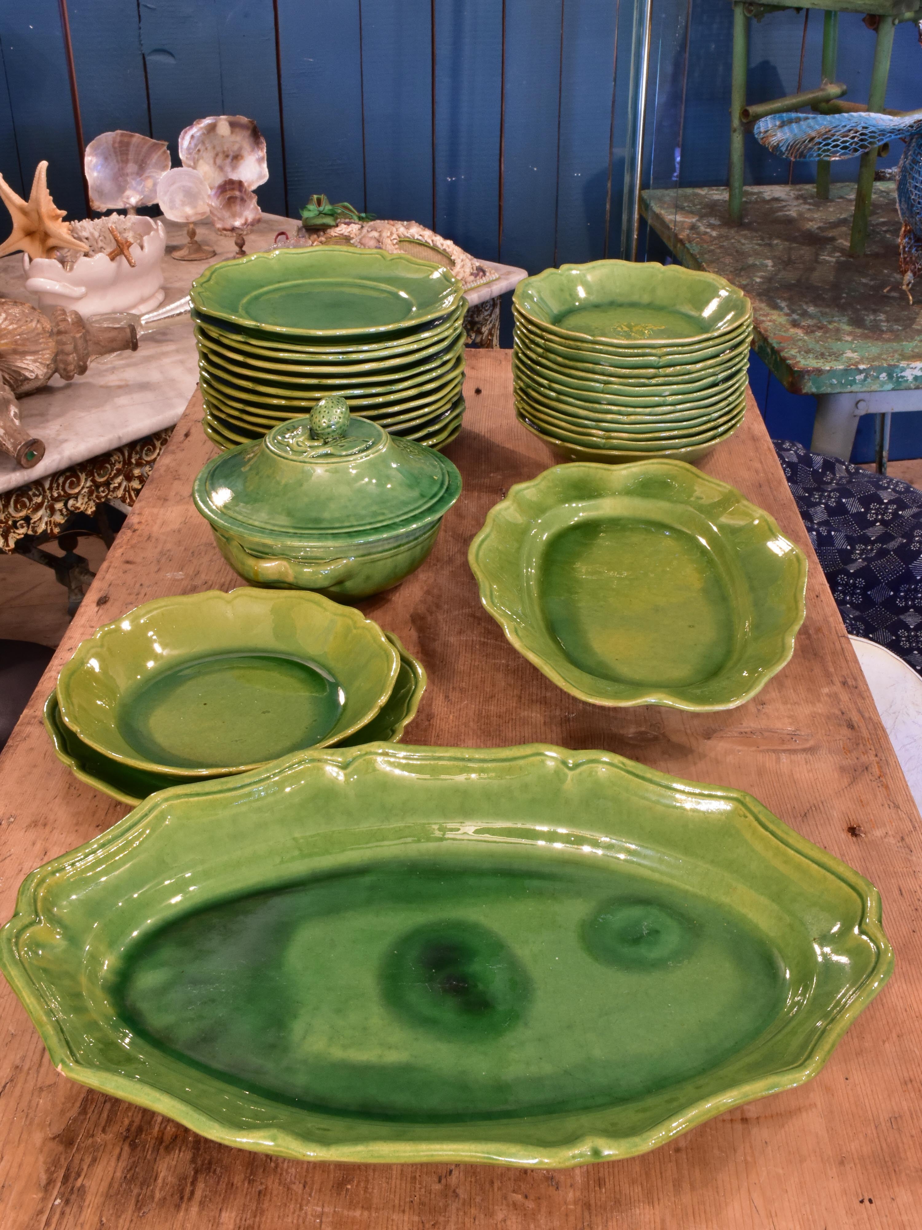 Biot green dinner service