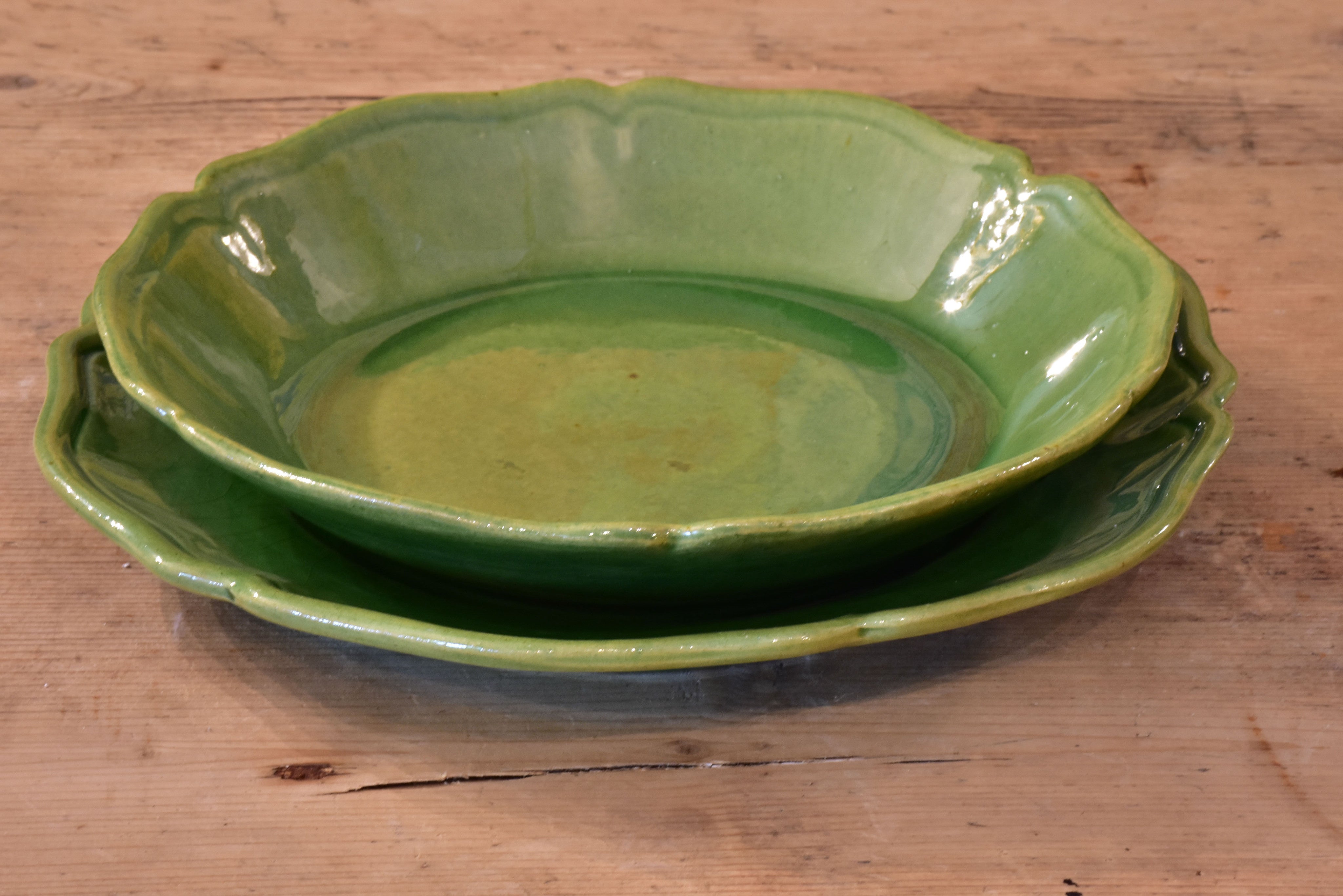 Biot green dinner service
