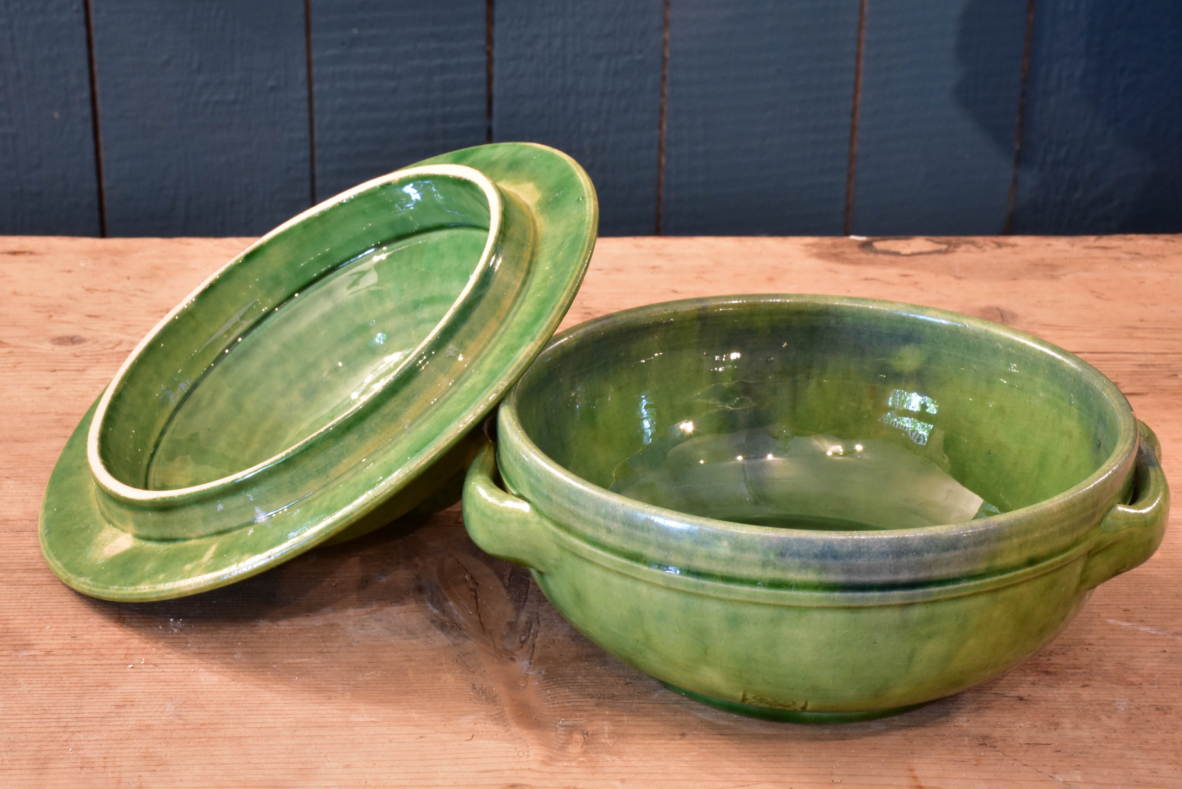 Biot green dinner service