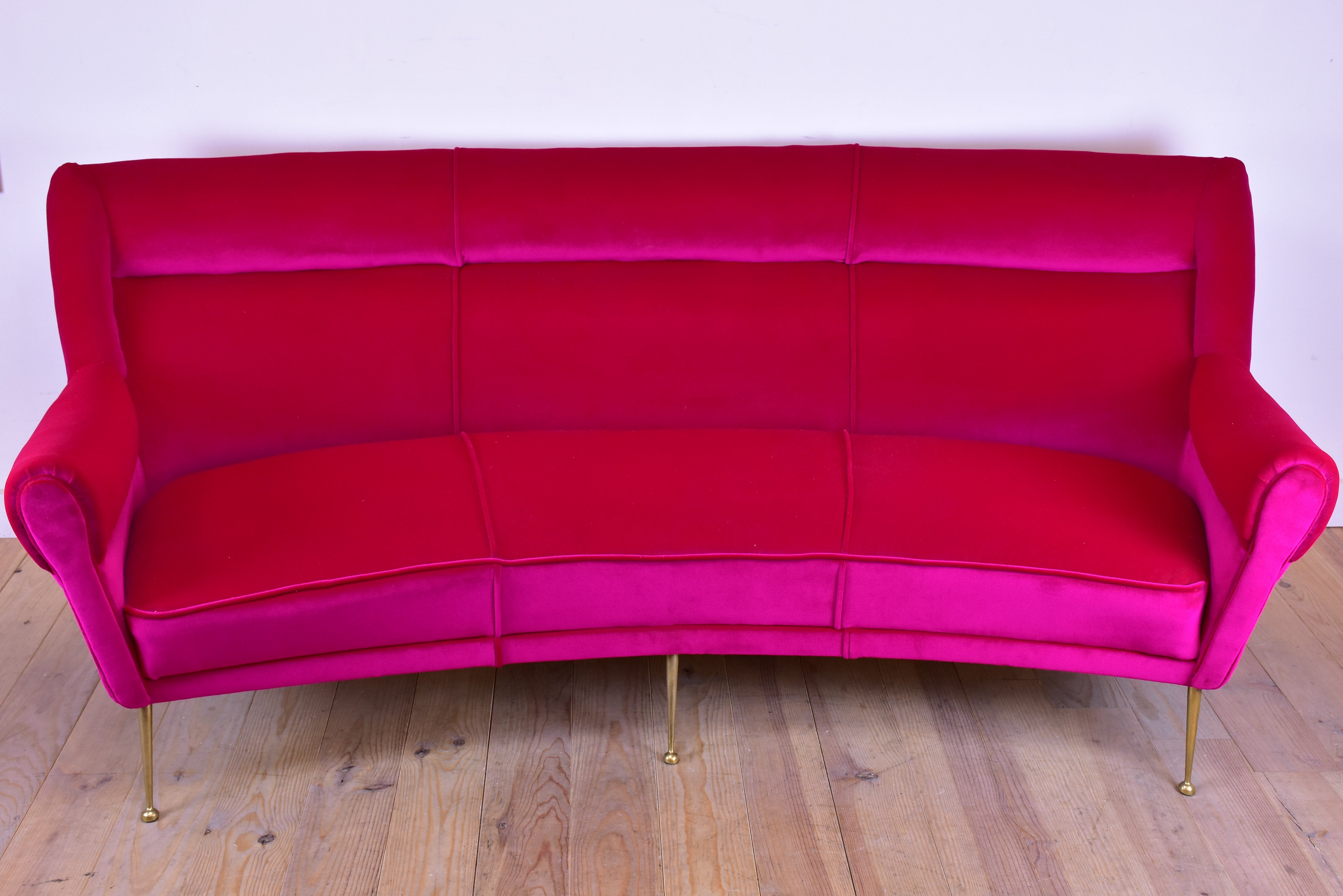Vintage Italian sofa from the 1950's with fuchsia velvet upholstery