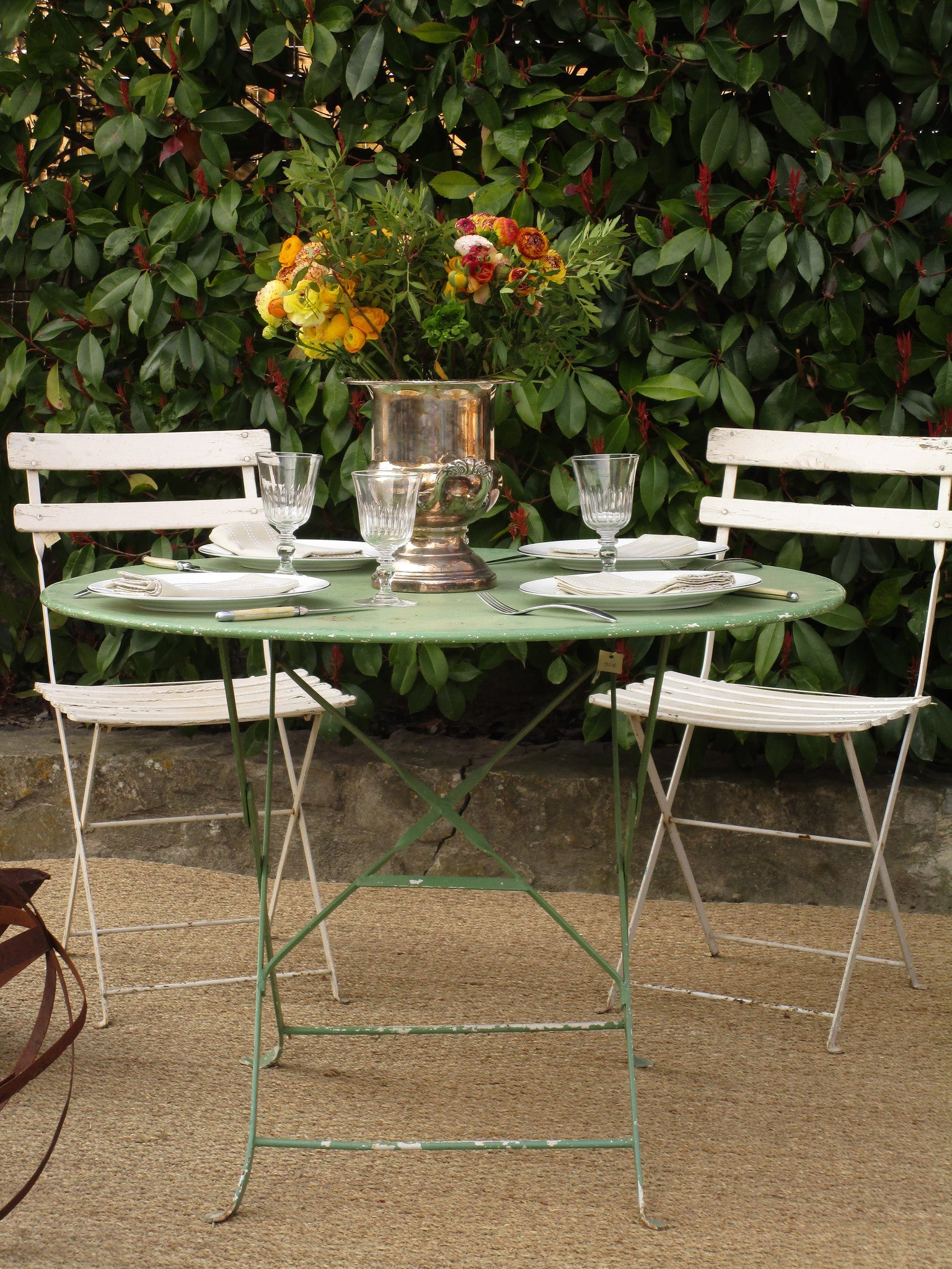 Round green folding bistro table - four person – Chez Pluie