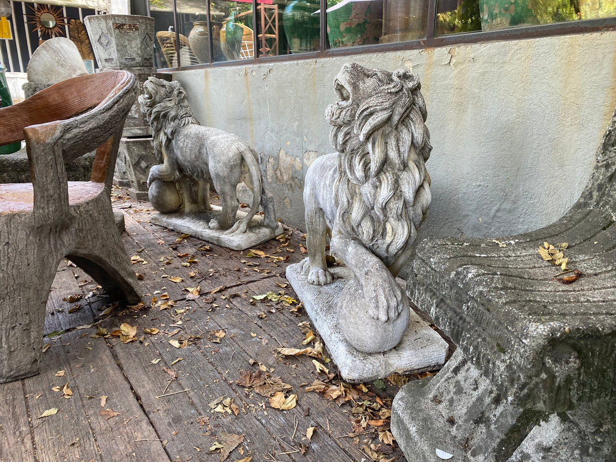 Spectacular pair of lion sculptures - 1940s - Medici Lions 30"