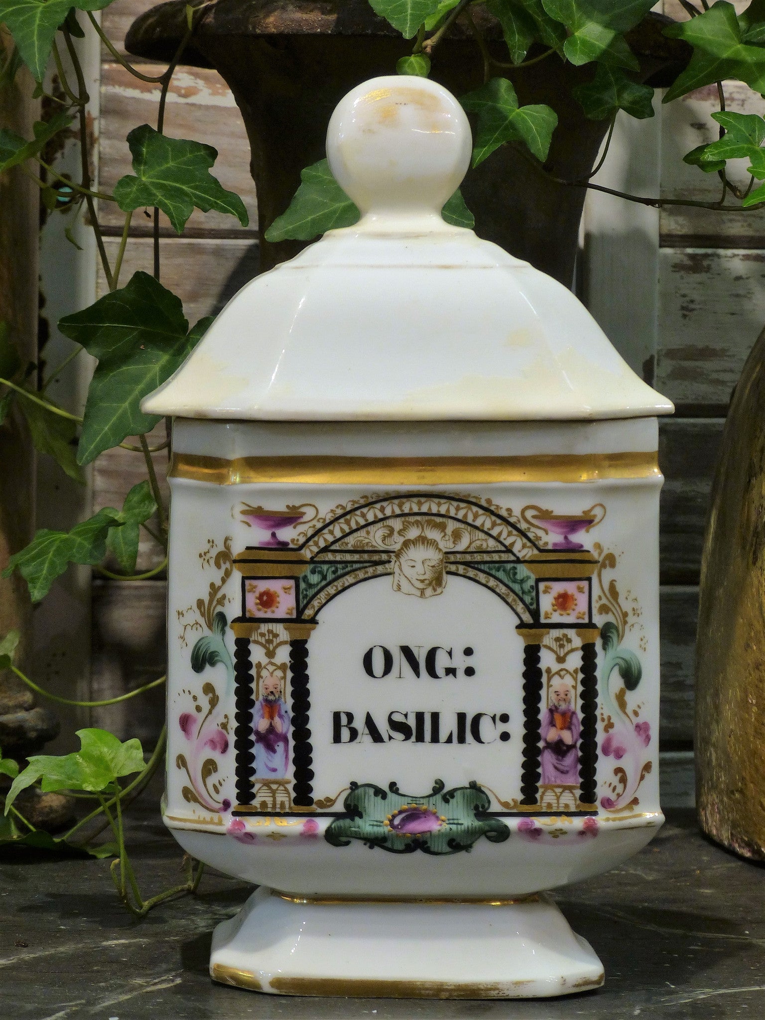 Early 19th century French apothecary jar - ONG: basilic