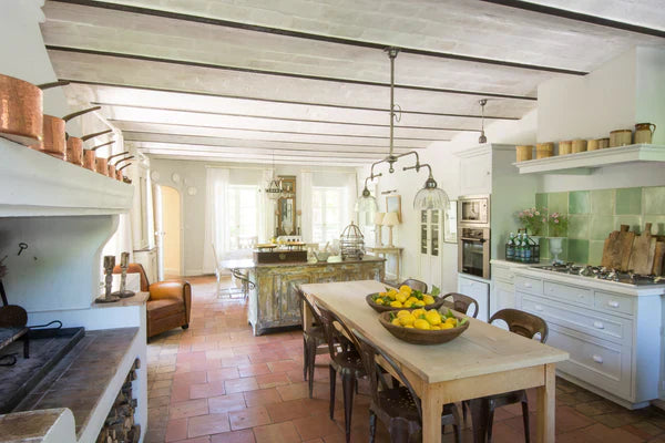 7 beautiful ways to decorate with your rustic farmhouse table