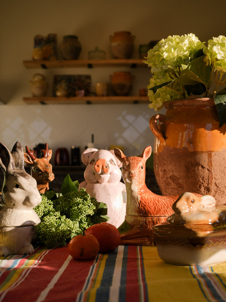 Subtle gradient ceramic container