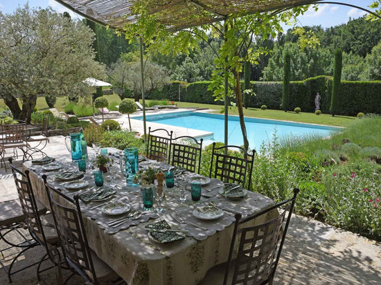 Indulge in a long Provençal lunch in a beautiful outdoor setting