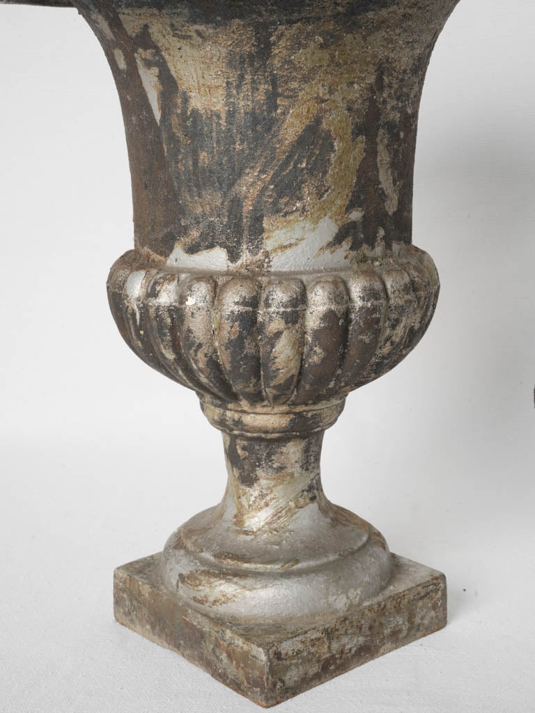 Elegant mid-century Medici vases  
