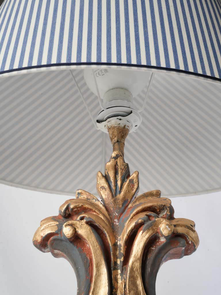 Refined gilt and paint lamp  