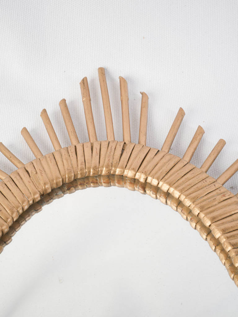 Textured rim radiant mirror 