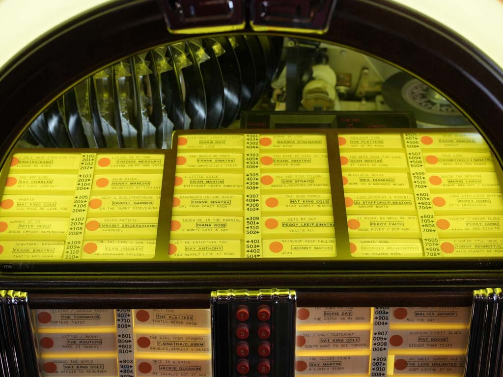 Timeless Wurlitzer Vinyl Jukebox