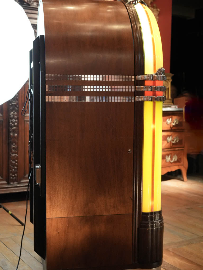 Vintage-inspired Wurlitzer Jukebox
