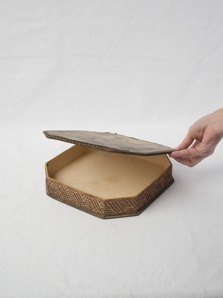 Charming nostalgic geometric-pattern box  