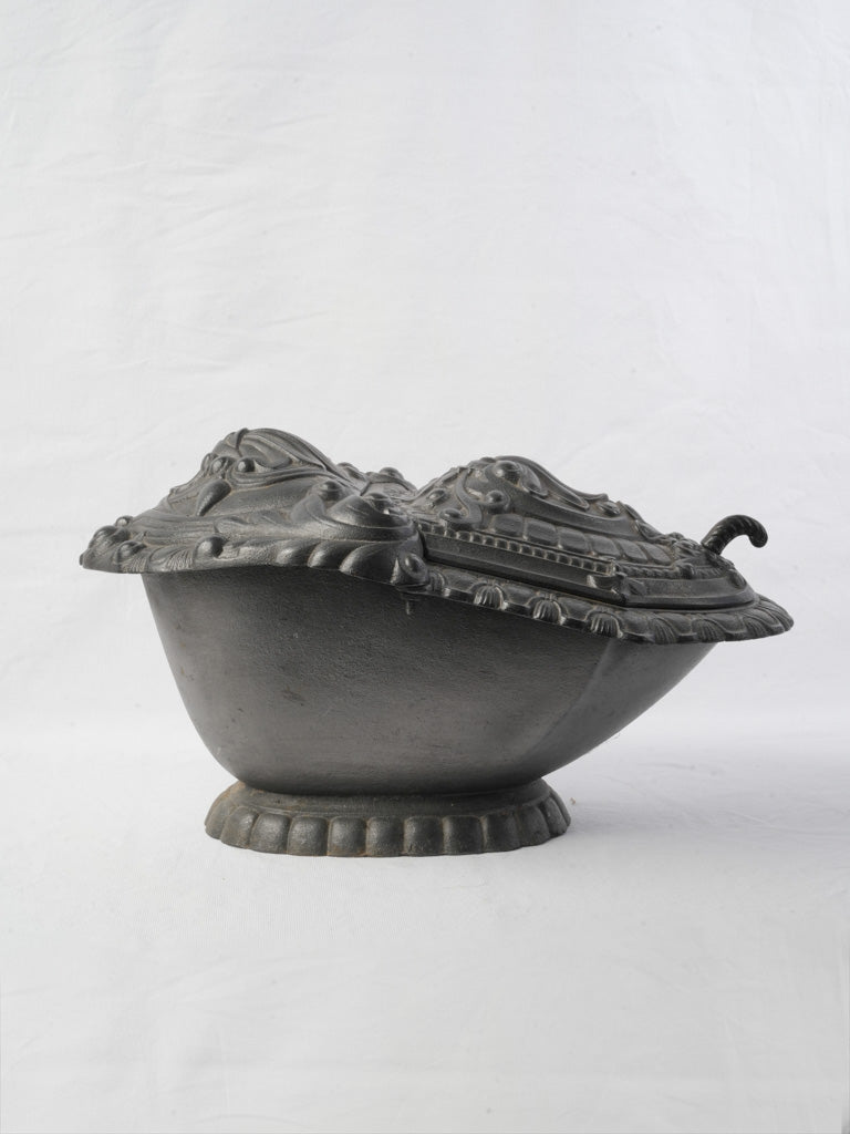 Decorative Belle Époque coal holder  